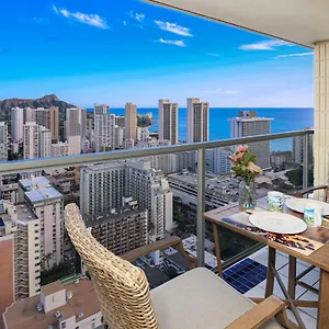 Stylish Studio With Great Ocean Views & Near Beach! Honolulu