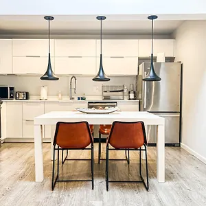 Spacious 2br Unit In An Outstanding Location , Los Angeles United States