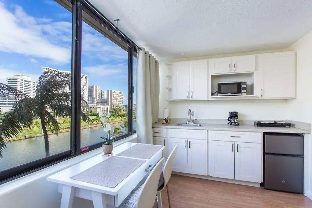 Hawaiian Monarch Upgraded Modern Studio Honolulu