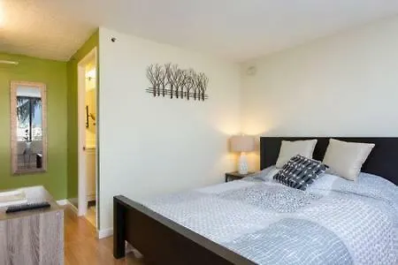Hawaiian Monarch Upgraded Modern Studio Honolulu Apartment